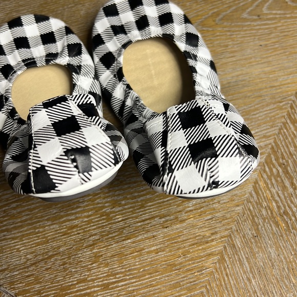 THE STOREHOUSE FLATS Foldable Ballet Plaid Gingham Black White 7 - Picture 3 of 7